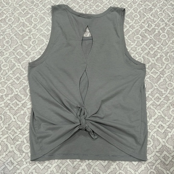 Victoria's Secret Sport - 4 Pack of Tank Tops - Picture 7 of 10